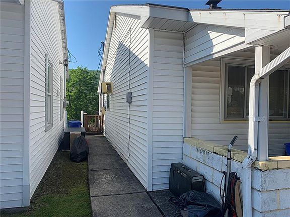 2nd image of 894 Edgemont Ave