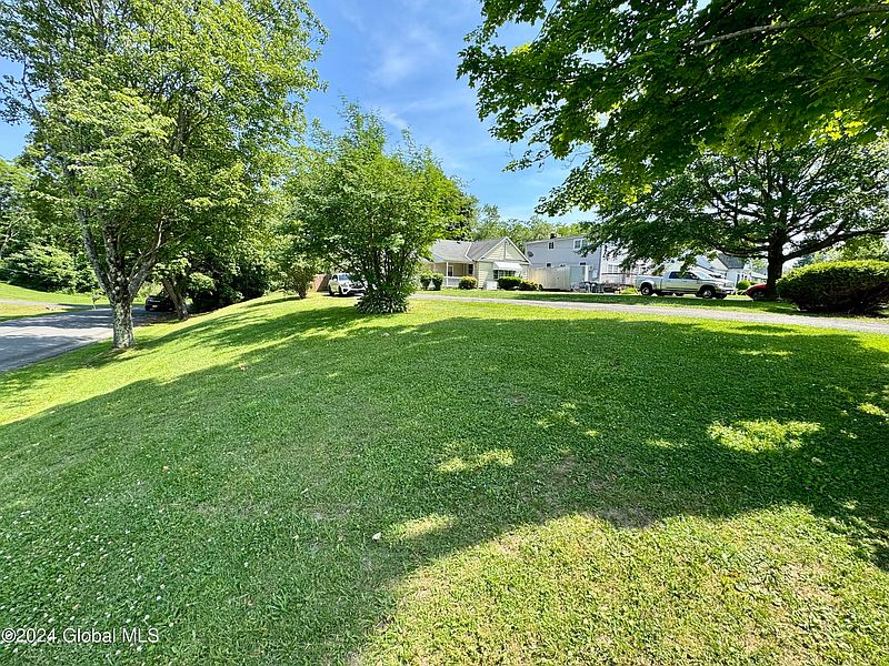 3rd image of 1395 Midline Road