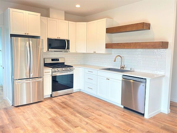 2nd image of 325 Camelot Dr #A