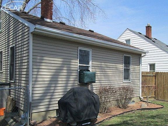 2nd image of 3925 Herrick St