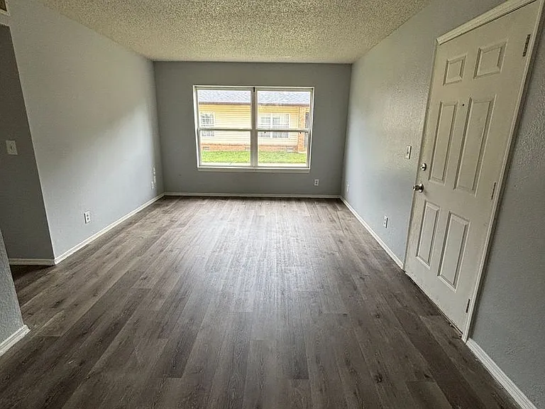 1450 Herschend Ln — Photo 11