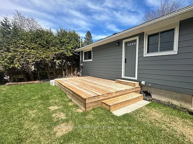 1398 Jamison Ave #B — Photo 3