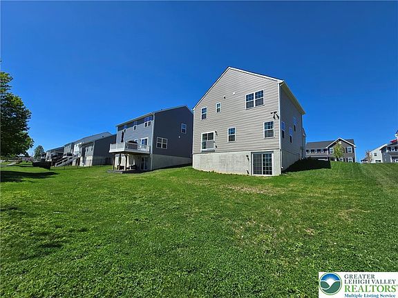 3rd image of 1174 Woodmont Ln N