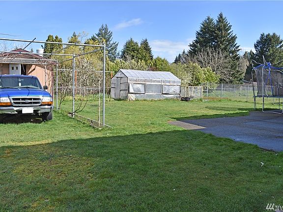 3rd image of 811 135th St E