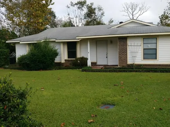 2110 Oakdale Cir, Dothan, AL 36303