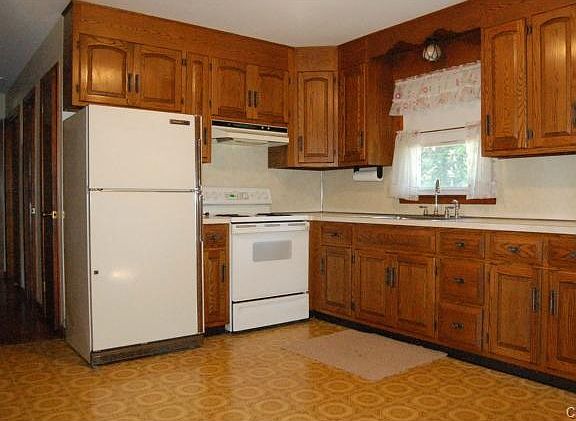 3rd image of 190 Teakwood Dr