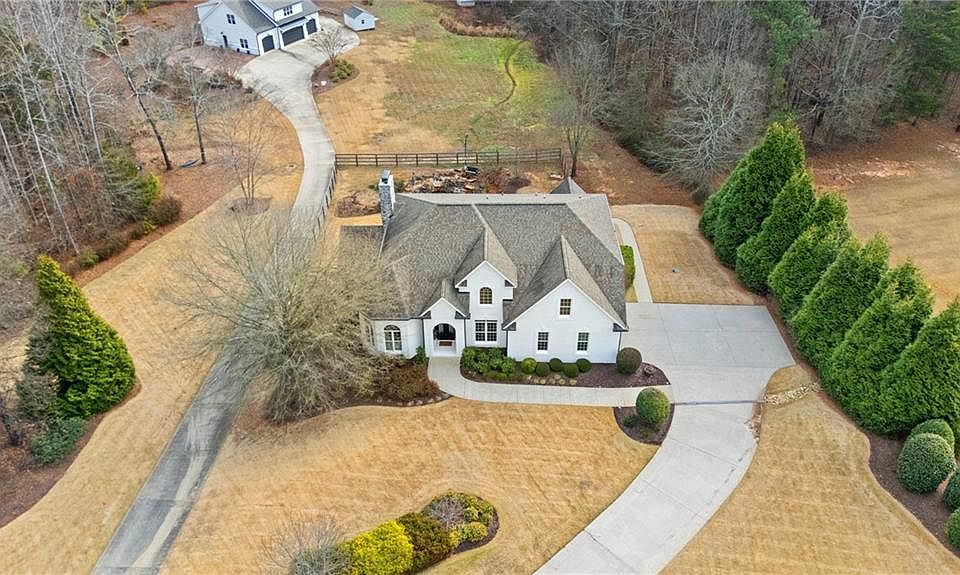 1st image of 590 Arthur Rd