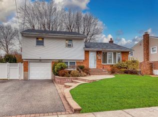 4 Flint Ln, Jericho, NY 11753