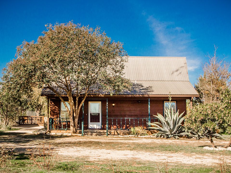 Peaceful Hill Country Living