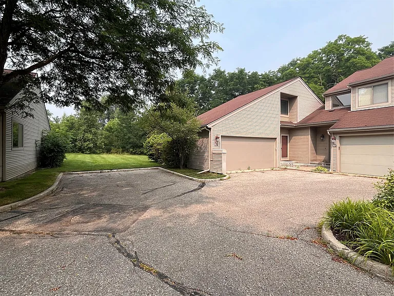 701 Charing Ct — Photo 2