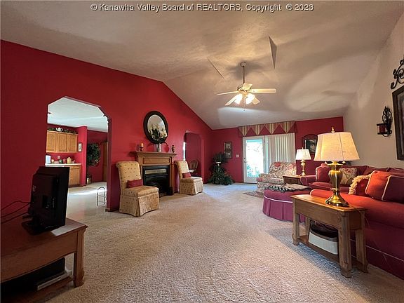 3rd image of 202 Nicole Dr