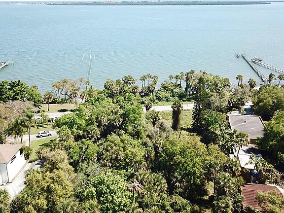 3rd image of 1015 S Indian River Dr