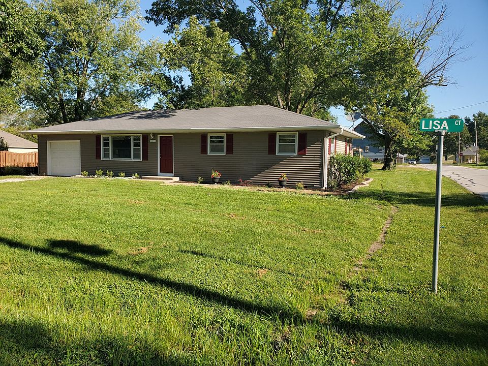 3 bedroom, 1.5 bath, 1 car garage.