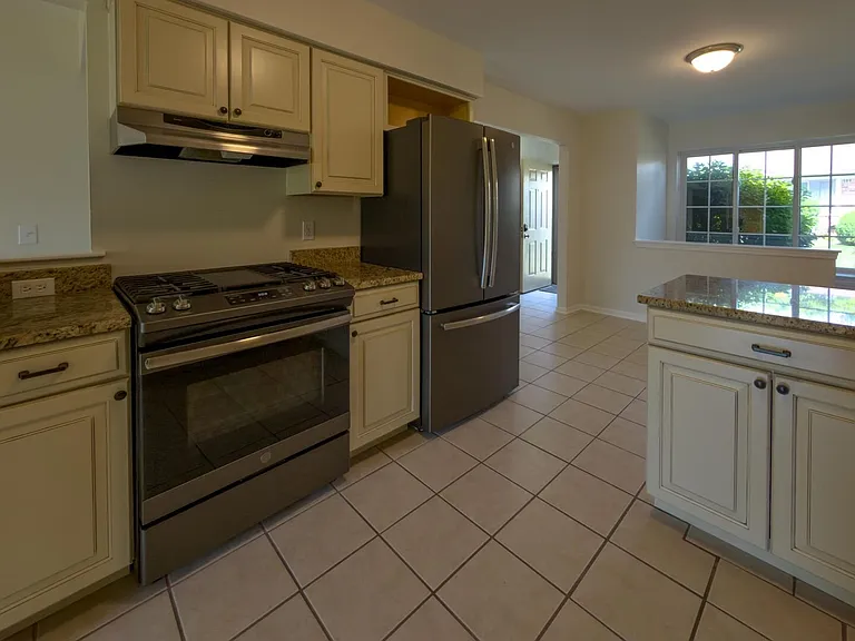 11575 Lynhurst Dr — Photo 3