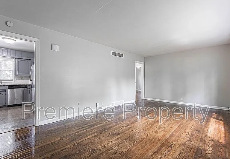 8812 E 86th St — Photo 3