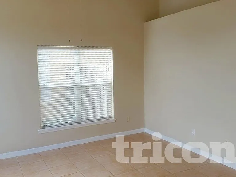 7808 Hidden Hollow Dr — Photo 3