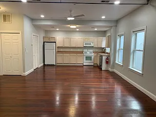 Building Photo - 908 Main St #2B