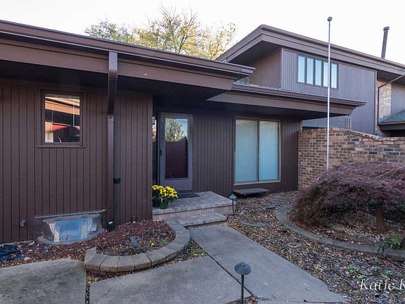 3rd image of 6064 Parview Dr SE #4