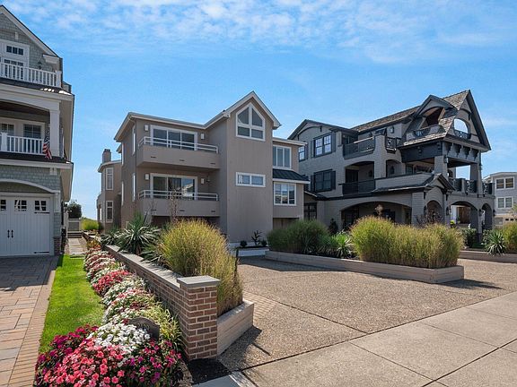 3rd image of 2435 Wesley Ave #2435