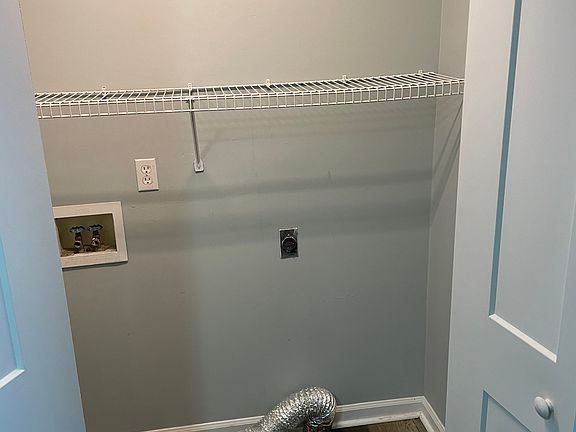 5th image of 424 Crest Dr SW #424
