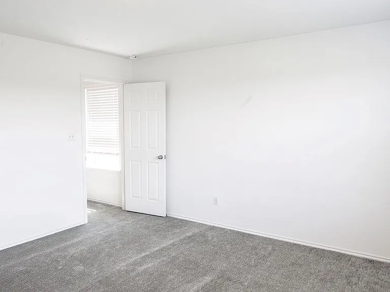 448 English Oak St — Photo 13