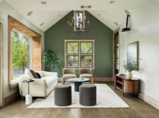 913 Christopher St, Austin, TX 78704