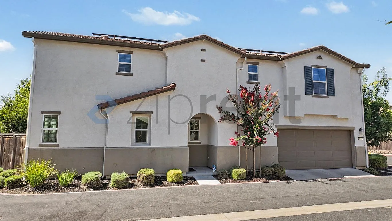 3 bed, 2.5 bath, 1853 sqft, $2,995 — Photo 3