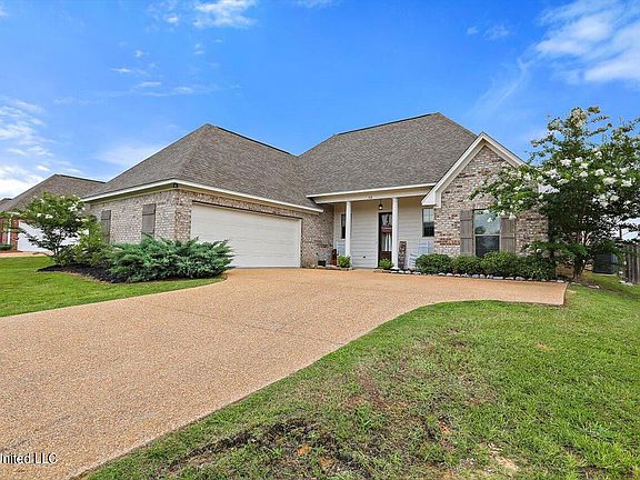 2nd image of 108 Ashwood Pl