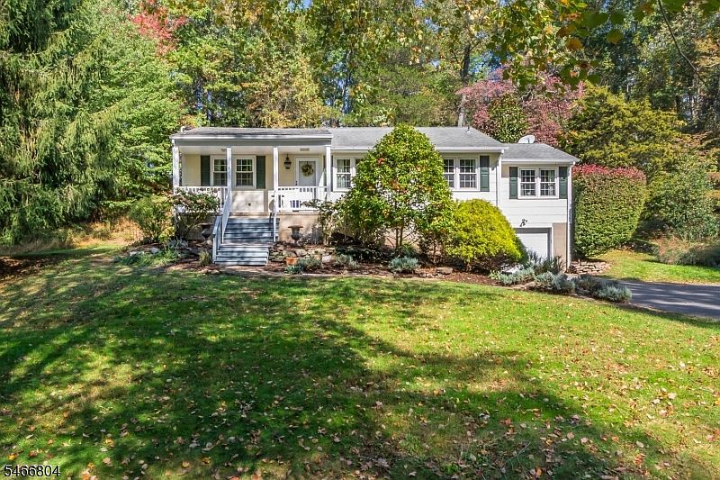 1st image of 8 Prescott Cir