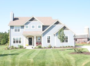 W279N8439 Copper Ct, Hartland, WI 53029