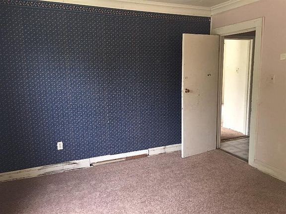 4th image of 2824 Schrage Ave