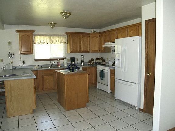 2nd image of 1711 Railroad Ave