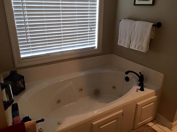 5th image of 30 Millwood Cir