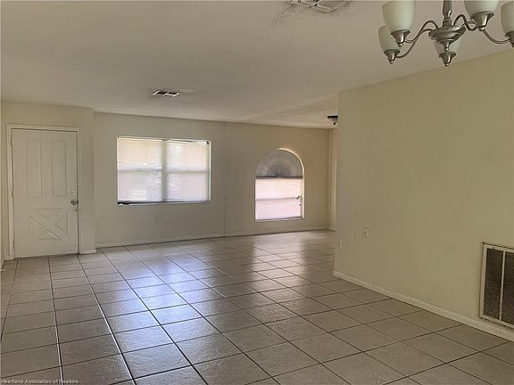 3rd image of 107 Grapefruit Ave NW