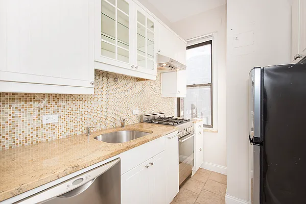 Rented by Evans Real Estate | media 11