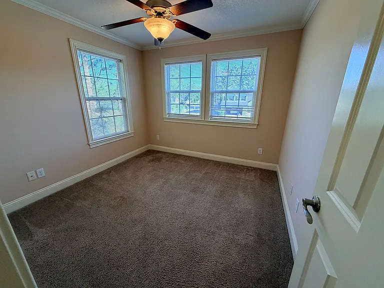 4901 Liberty Cir — Photo 29