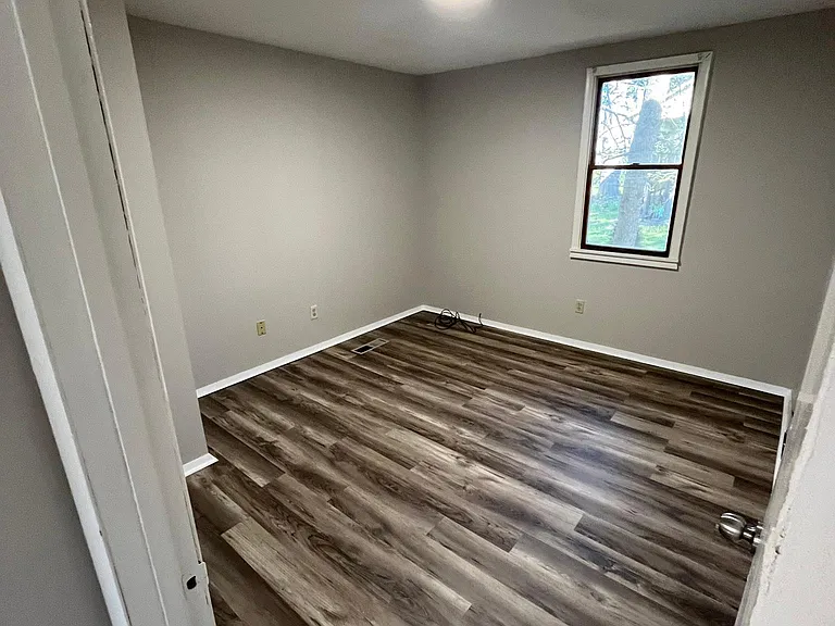302 Stewart St #1 — Photo 3
