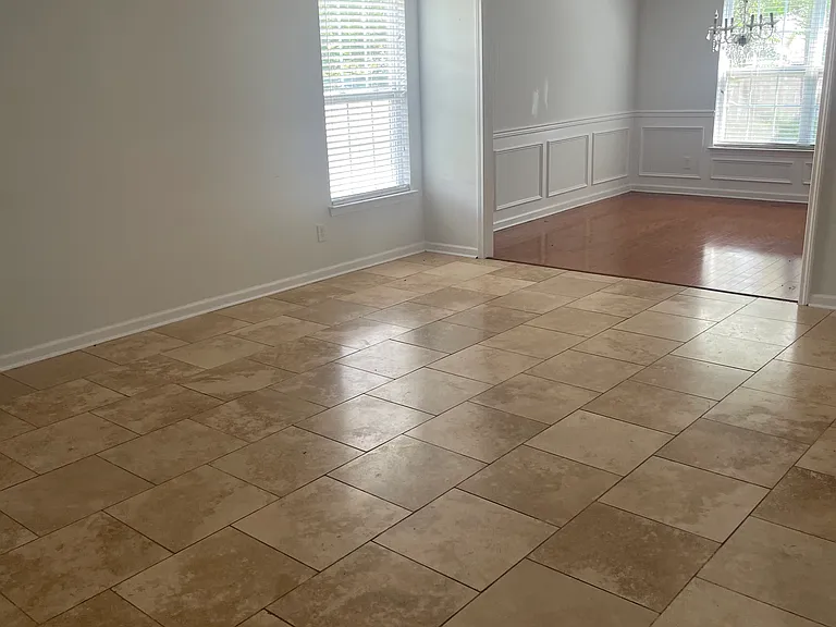 4705 Rockland Trl — Photo 2