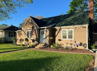 809 4th Ave, Camanche, IA 52730