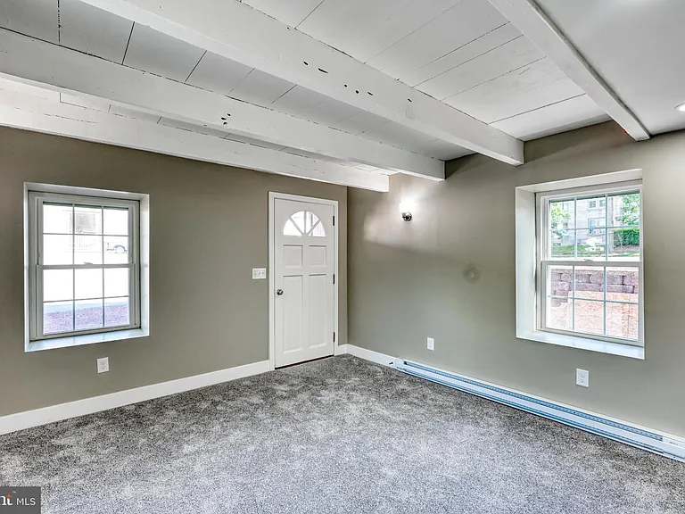 515 W Penn Ave — Photo 4