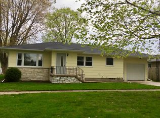 118 S Altona St, Holstein, IA 51025