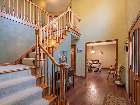 4th image of 34 Deerfield Dr