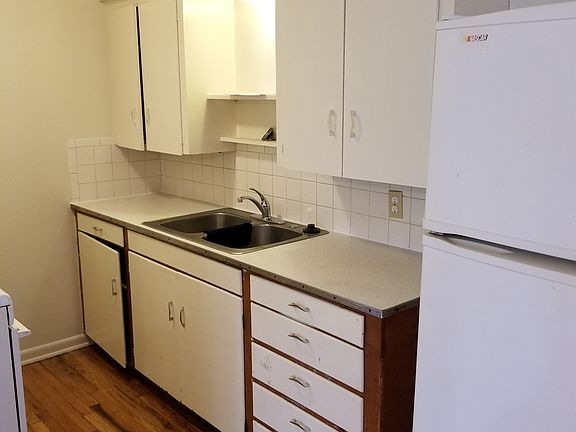 3rd image of 708 S Broadway St APT 7