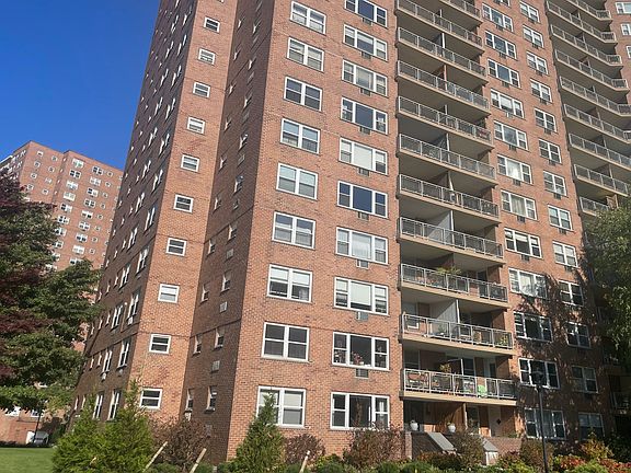 3rd image of 5800 Arlington Ave