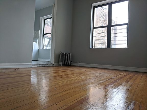 4th image of 626 Trinity Ave #1E