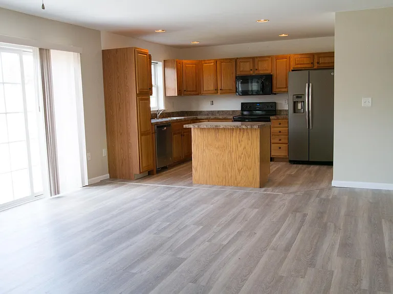 3900 Sheppard Dr — Photo 7