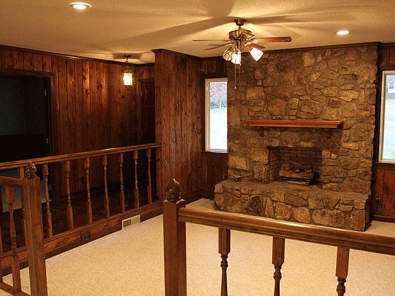 5th image of 107 Woodvale Cir
