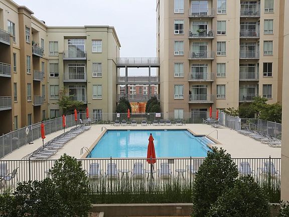 3rd image of 711 Cosmopolitan Dr NE