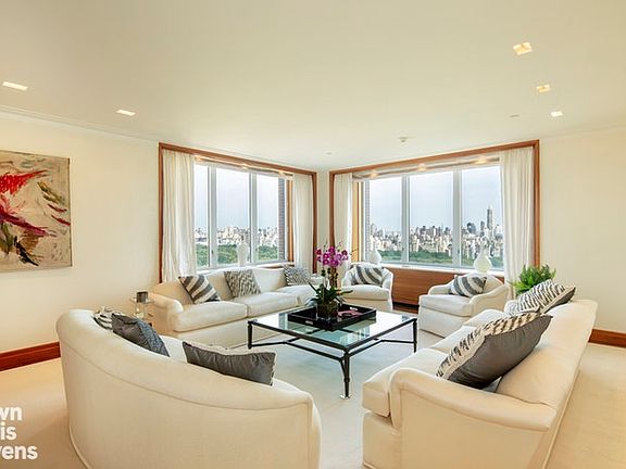 3rd image of 15 W 63rd St APT 29A