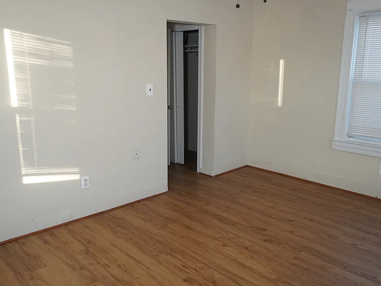 217 Center St — Photo 26